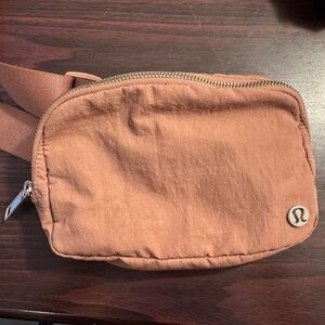 Lululemon everywhere belt bag / sold out color!